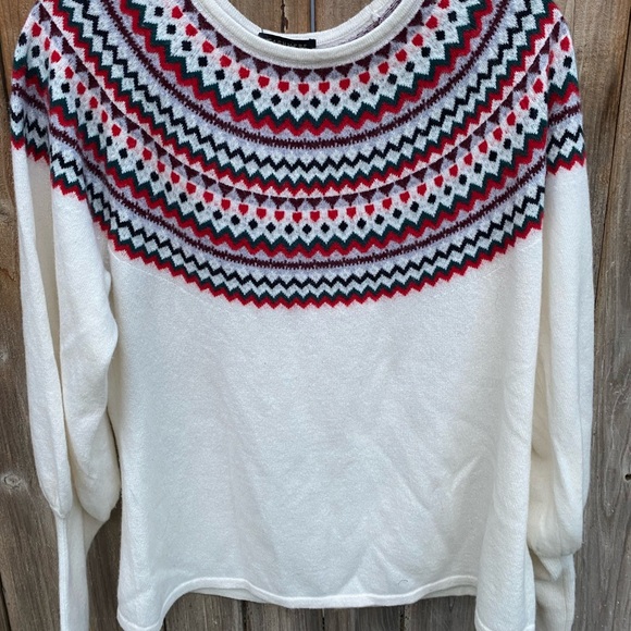 Scandinavian Design Cashmere Sweater - Picture 4 of 11